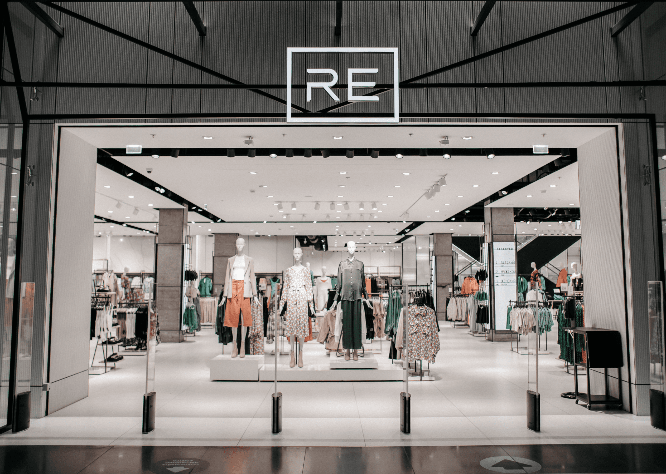 FES retail – компания, владеющая брендами RE, СИН, CR, ХС, MO